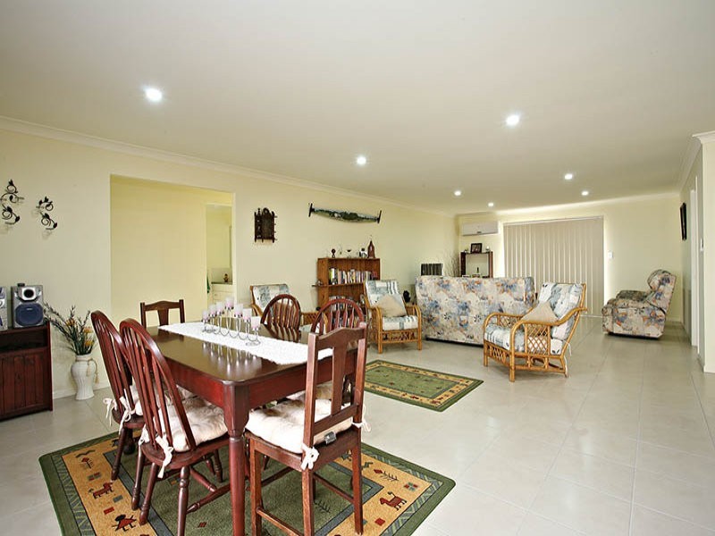 8 Fordham Court, Regents Park QLD 4118