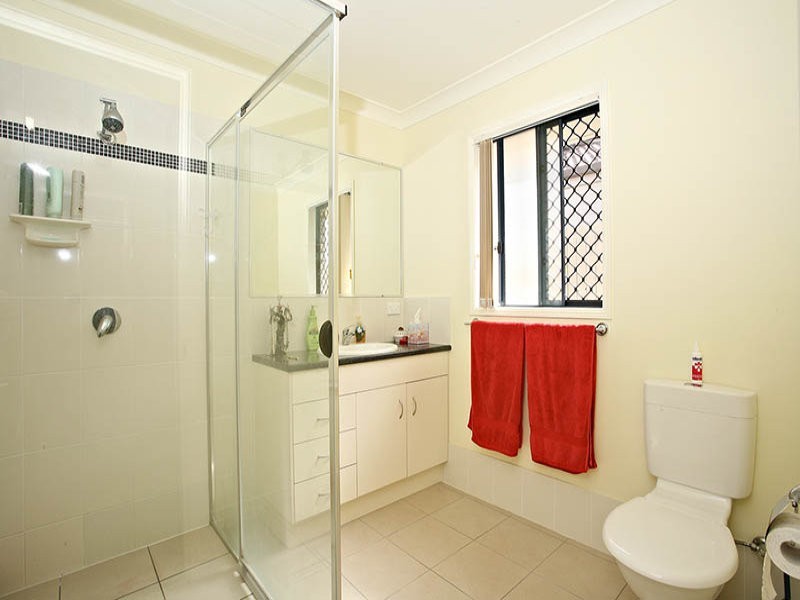 8 Fordham Court, Regents Park QLD 4118