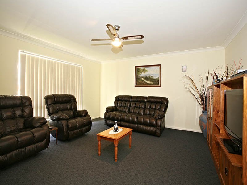 8 Fordham Court, Regents Park QLD 4118