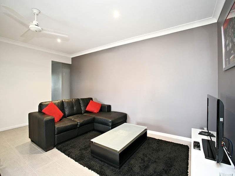 1 Zoe Place, Hillcrest QLD 4118