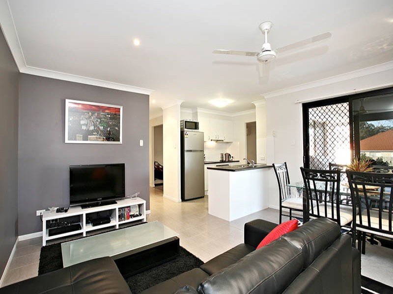 1 Zoe Place, Hillcrest QLD 4118
