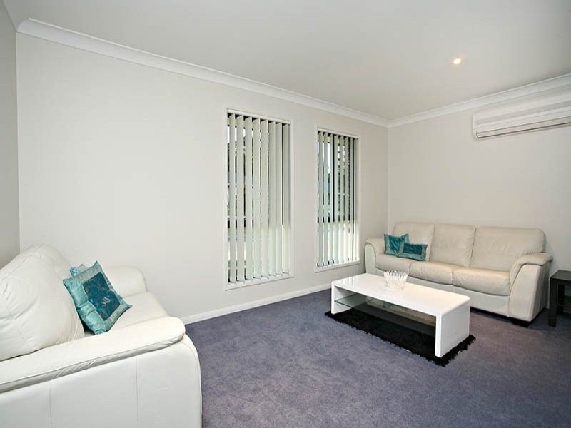 1 Zoe Place, Hillcrest QLD 4118