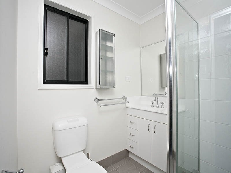 1 Zoe Place, Hillcrest QLD 4118