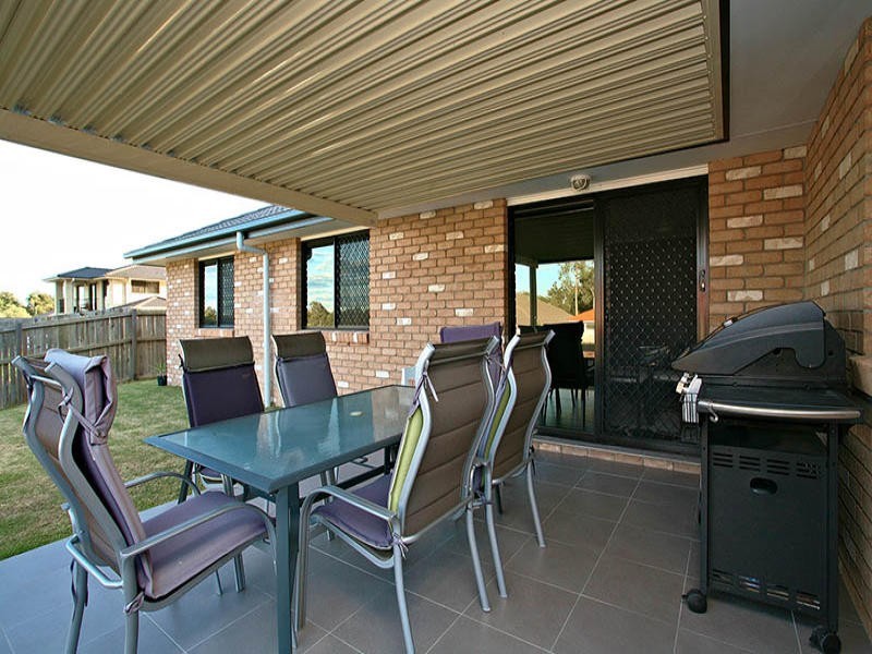 1 Zoe Place, Hillcrest QLD 4118