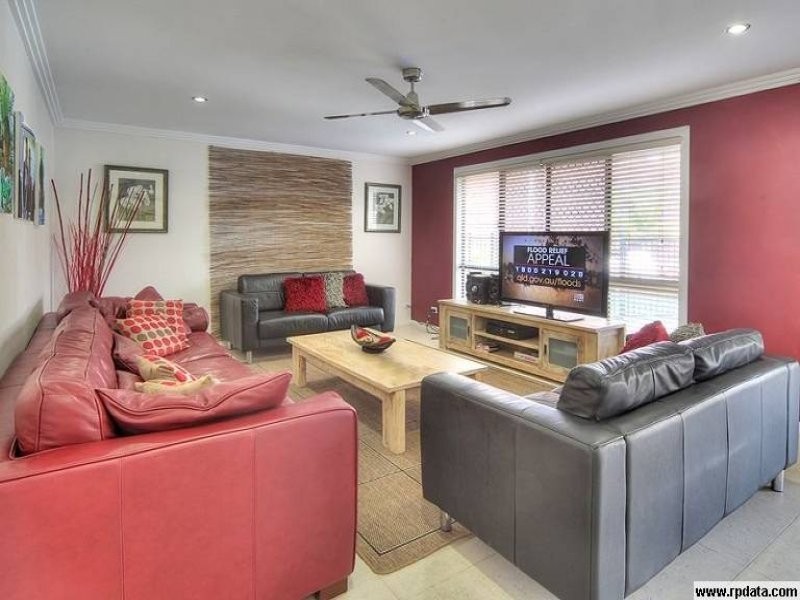 34 Woodlark Crescent, Parkinson QLD 4115