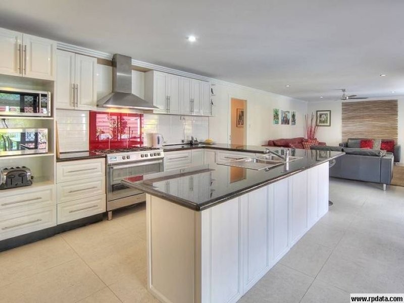 34 Woodlark Crescent, Parkinson QLD 4115