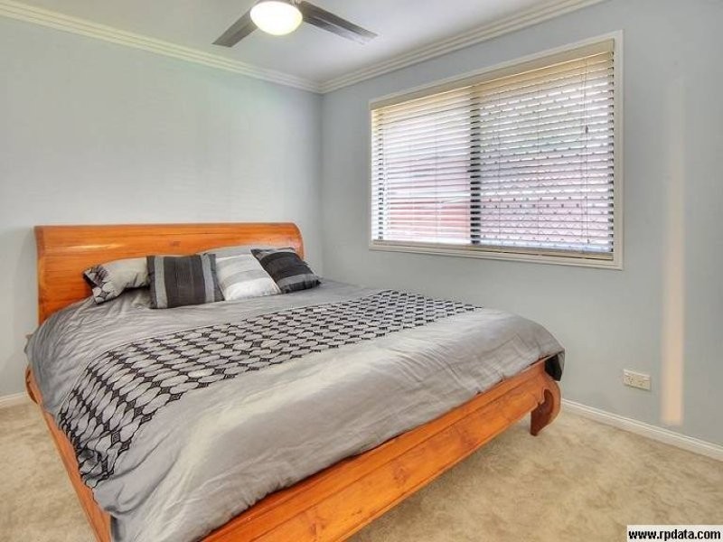 34 Woodlark Crescent, Parkinson QLD 4115