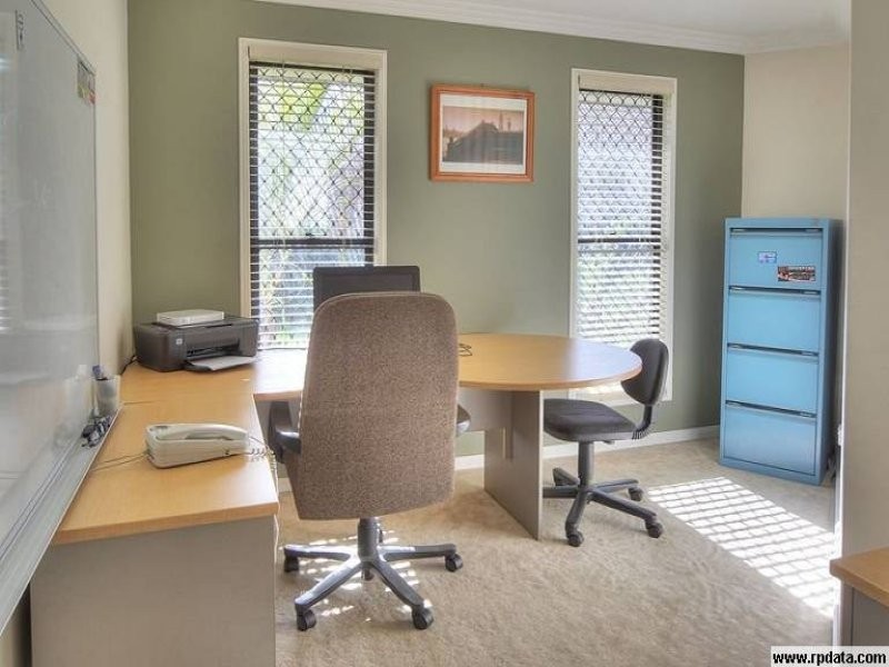 34 Woodlark Crescent, Parkinson QLD 4115
