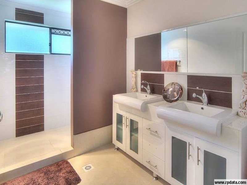 34 Woodlark Crescent, Parkinson QLD 4115