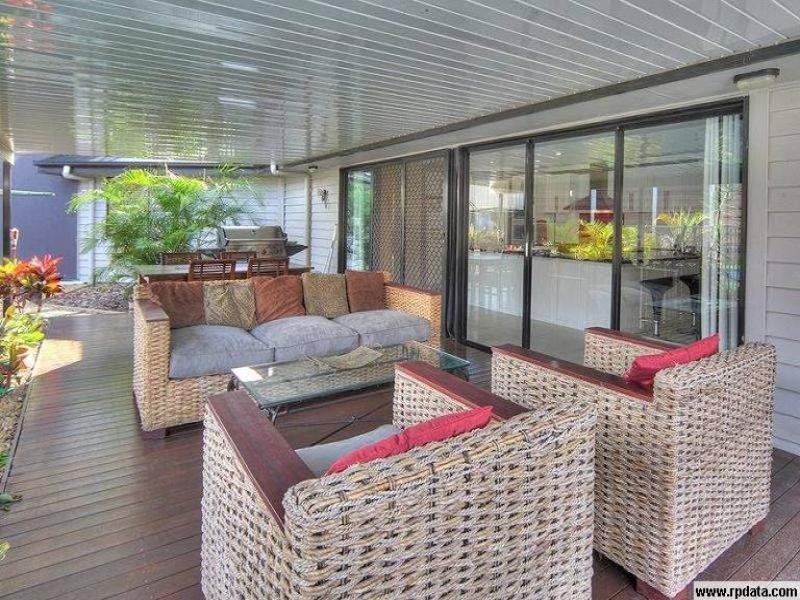 34 Woodlark Crescent, Parkinson QLD 4115