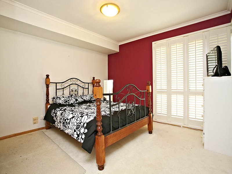 60 Parkroyal Crescent, Regents Park QLD 4118