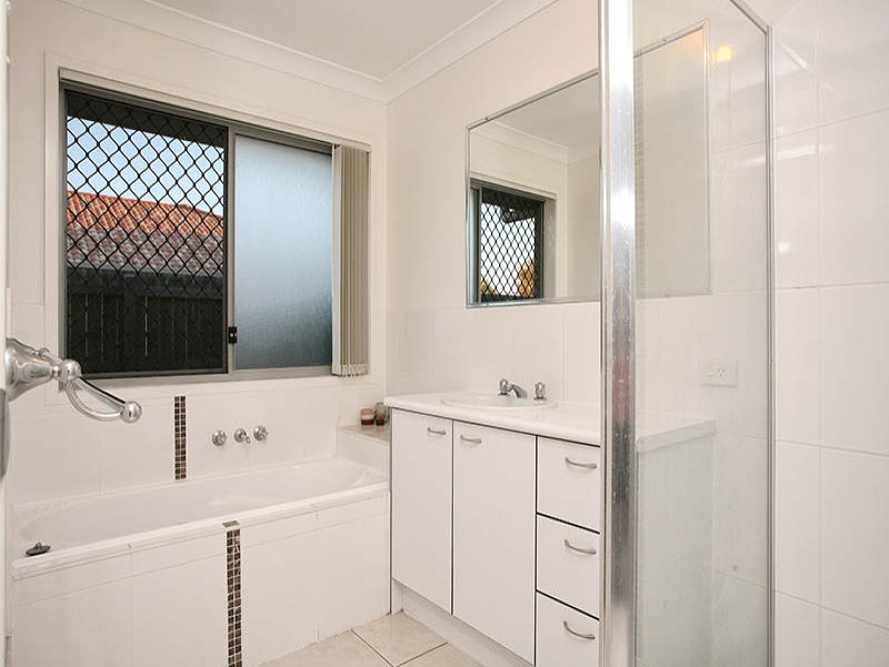 11 Coolum Court, Regents Park QLD 4118