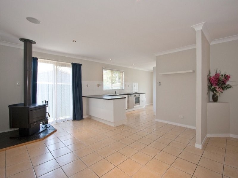 16 Lycoris Street, Crestmead QLD 4132
