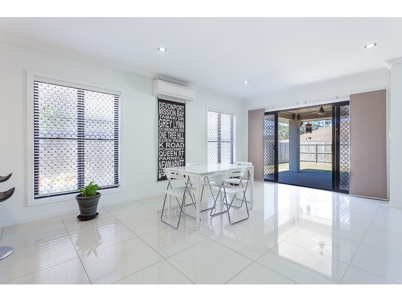 25 Kenilworth Crescent, Waterford QLD 4133