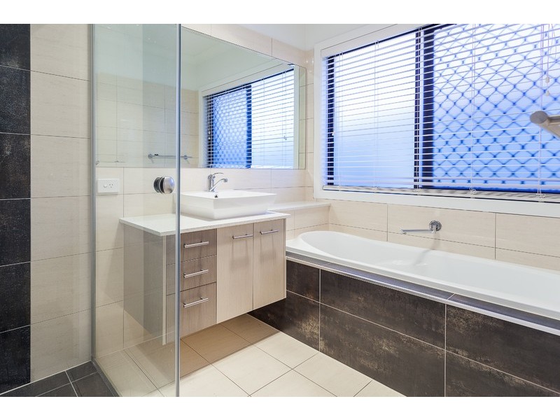 25 Kenilworth Crescent, Waterford QLD 4133