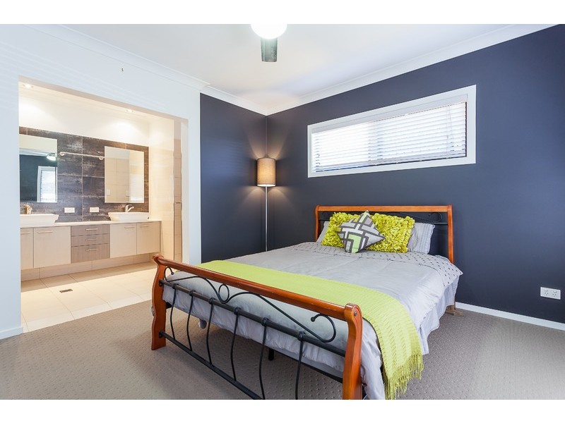 25 Kenilworth Crescent, Waterford QLD 4133