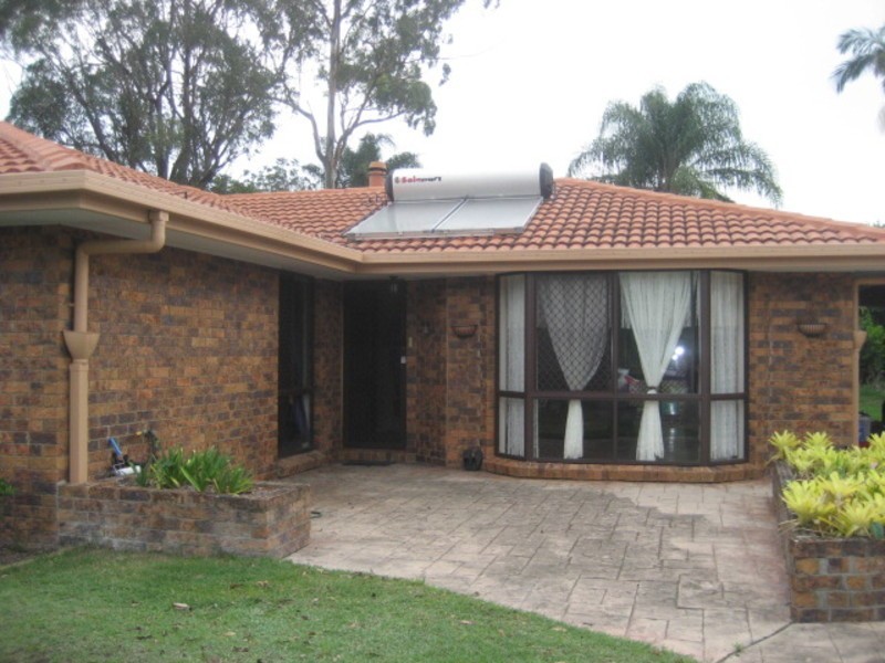 19 Parkroyal Crescent, Regents Park QLD 4118