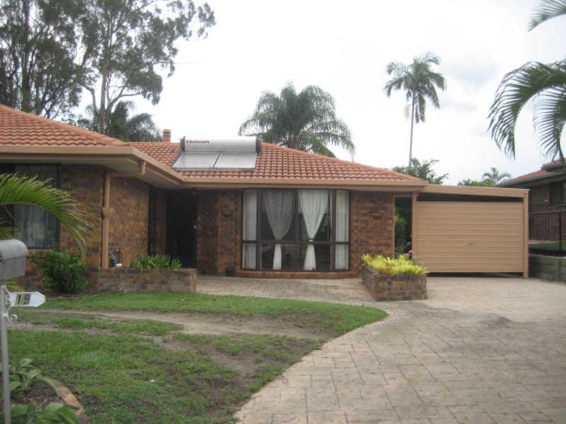 19 Parkroyal Crescent, Regents Park QLD 4118
