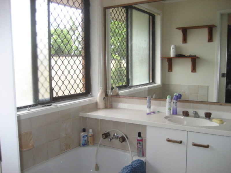 19 Parkroyal Crescent, Regents Park QLD 4118