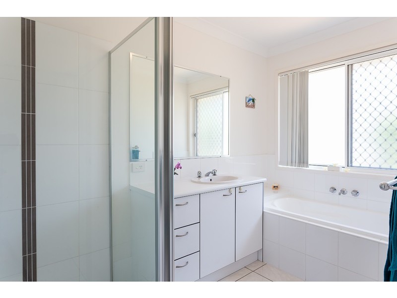 6 Delaforce Street, Regents Park QLD 4118