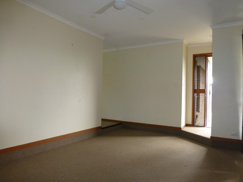 8 Regency Drive, Regents Park QLD 4118