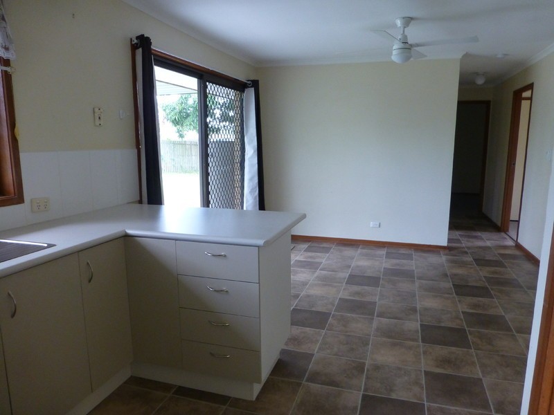 8 Regency Drive, Regents Park QLD 4118