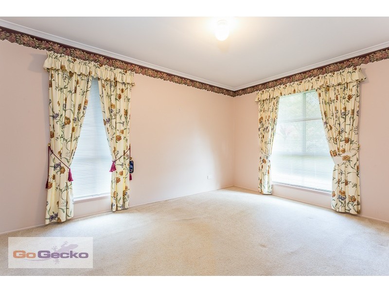 16 Melnik Drive, Loganlea QLD 4131