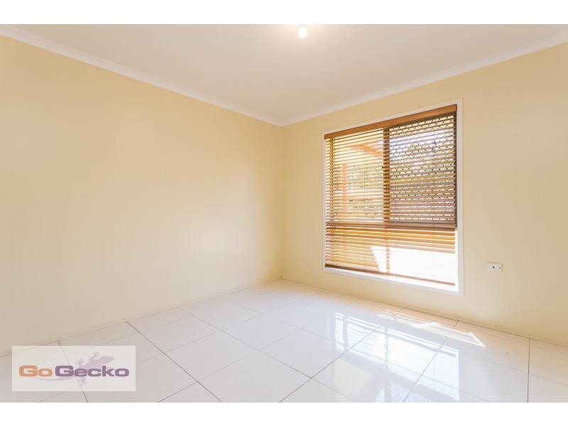 10 Shiraz Court, Kingston QLD 4114