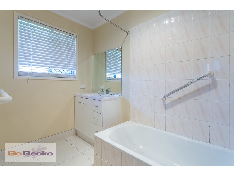 10 Shiraz Court, Kingston QLD 4114