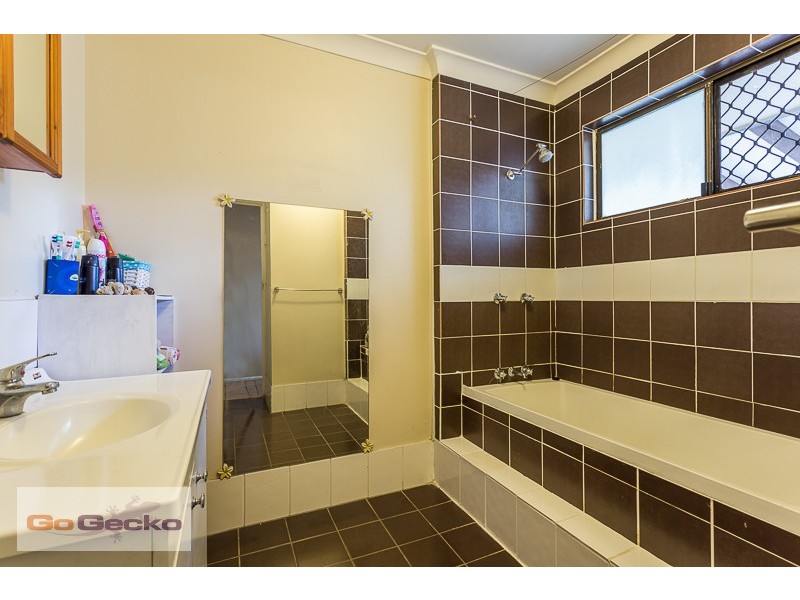 2 Letitia Street, Regents Park QLD 4118