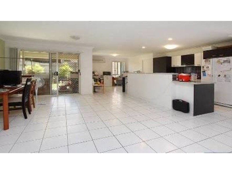 10 Sunrise Crescent, Regents Park QLD 4118