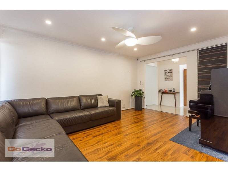25 Owens Crescent, Regents Park QLD 4118