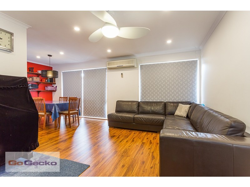 25 Owens Crescent, Regents Park QLD 4118