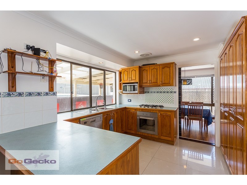 25 Owens Crescent, Regents Park QLD 4118