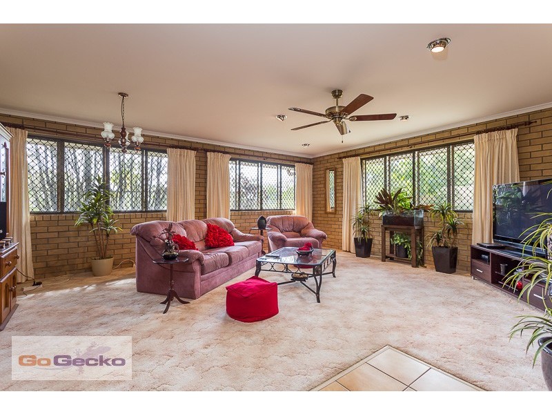 88 Owens Crescent, Regents Park QLD 4118