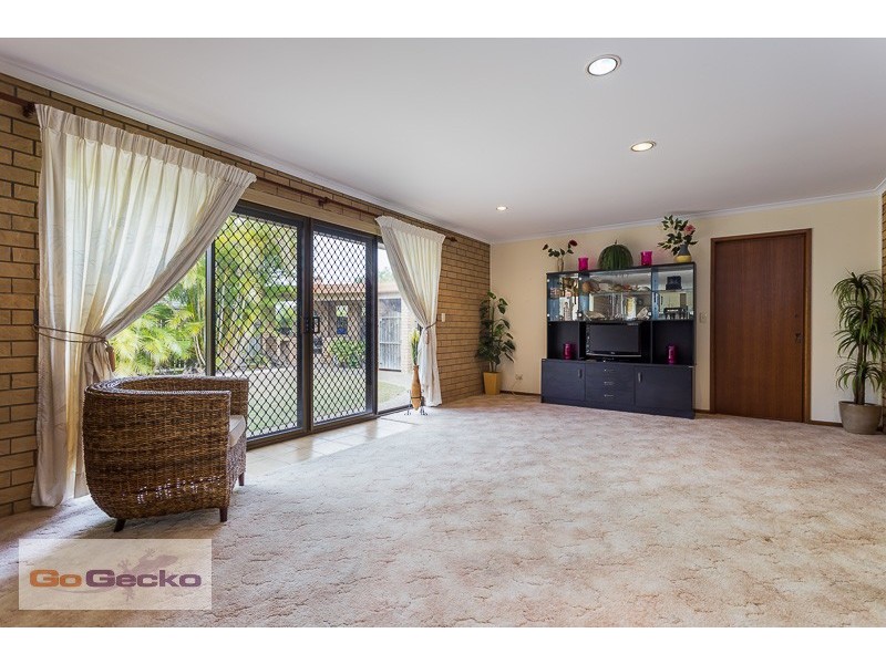 88 Owens Crescent, Regents Park QLD 4118