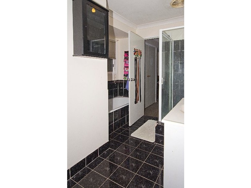 6 Barcrest Court, Crestmead QLD 4132