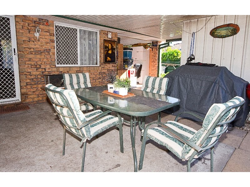 6 Barcrest Court, Crestmead QLD 4132