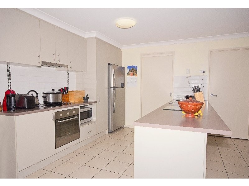 20 Pine Grove Drive, Crestmead QLD 4132