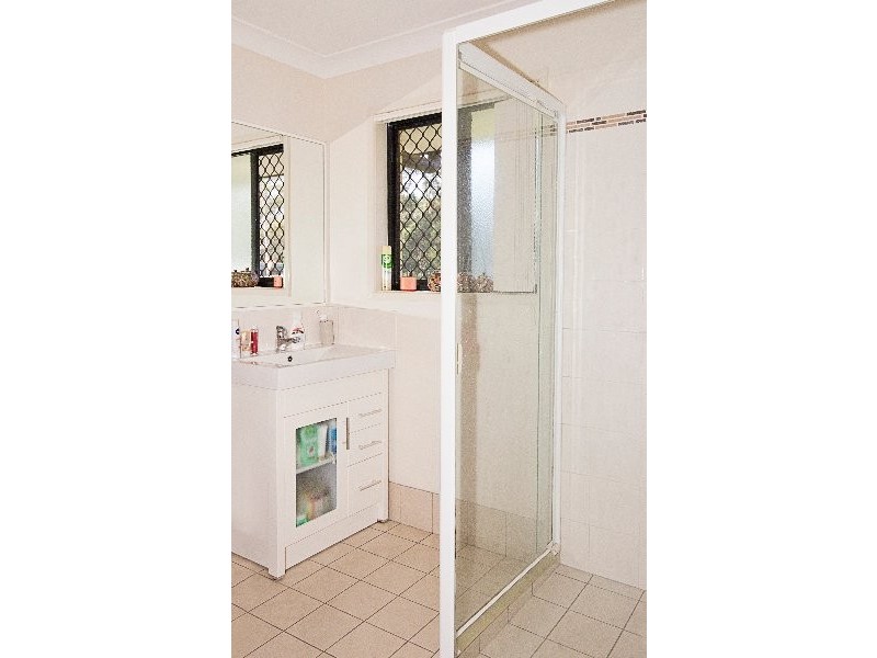 20 Pine Grove Drive, Crestmead QLD 4132