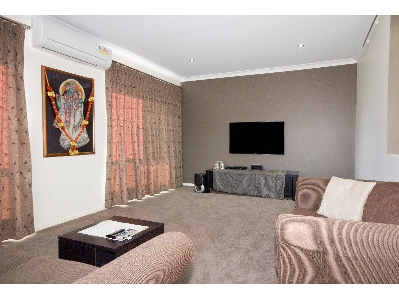 24 Grand Tce, Waterford QLD 4133