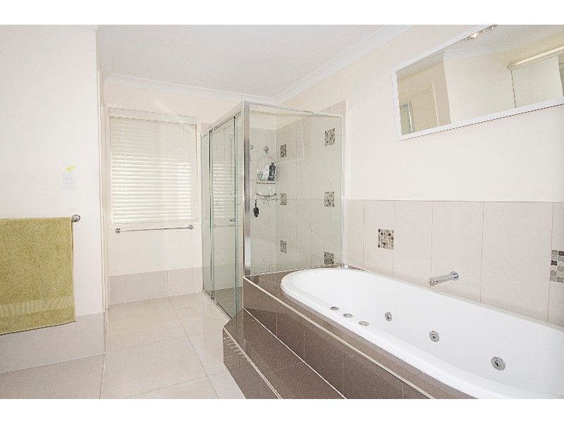 24 Grand Tce, Waterford QLD 4133