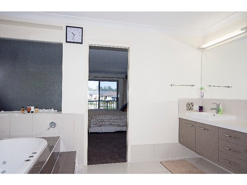 24 Grand Tce, Waterford QLD 4133