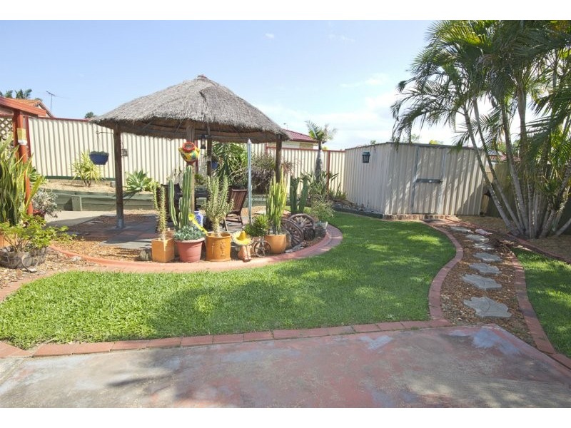 8 Majestic Court, Regents Park QLD 4118