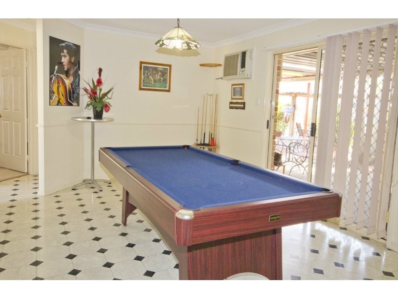 8 Majestic Court, Regents Park QLD 4118