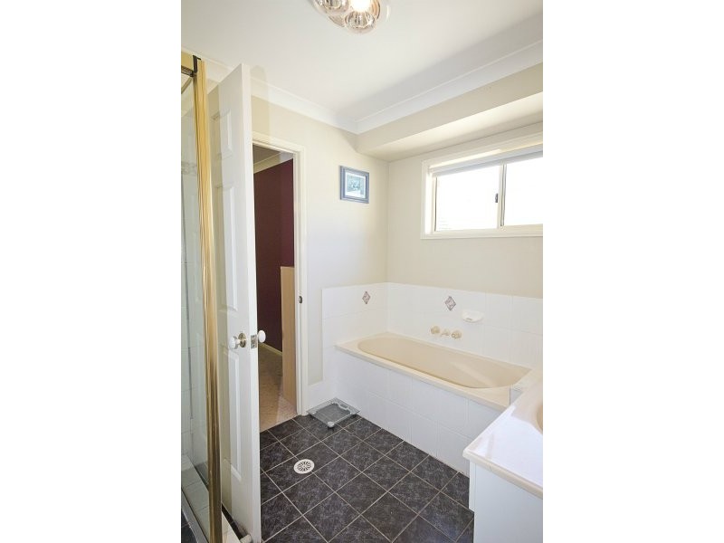 8 Majestic Court, Regents Park QLD 4118