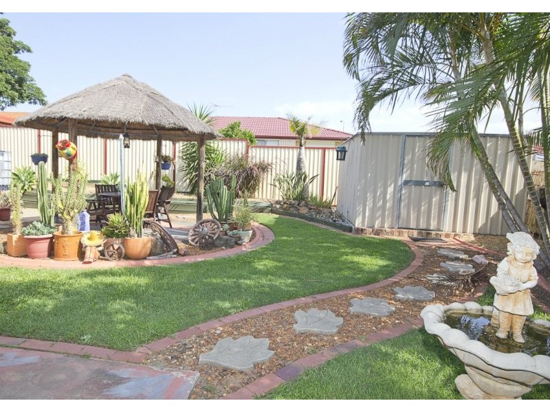 8 Majestic Court, Regents Park QLD 4118