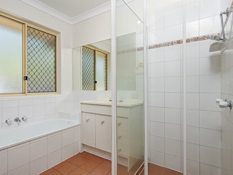 6 Venosa Place, Regents Park QLD 4118