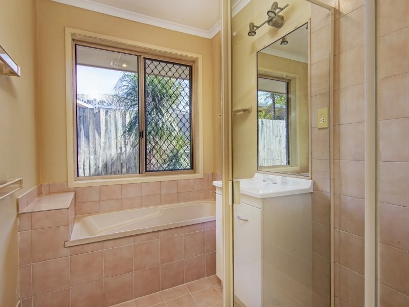 8 Grandview Road, Crestmead QLD 4132