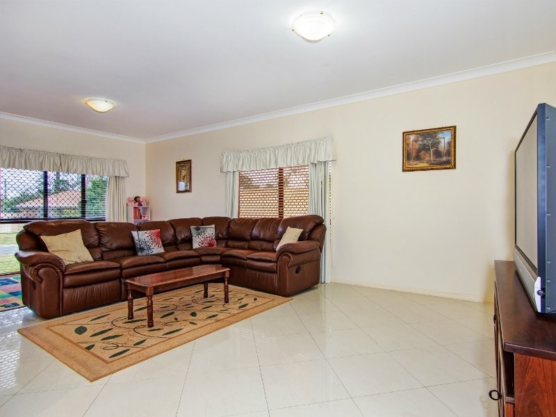 24 Melnik Drive, Loganlea QLD 4131